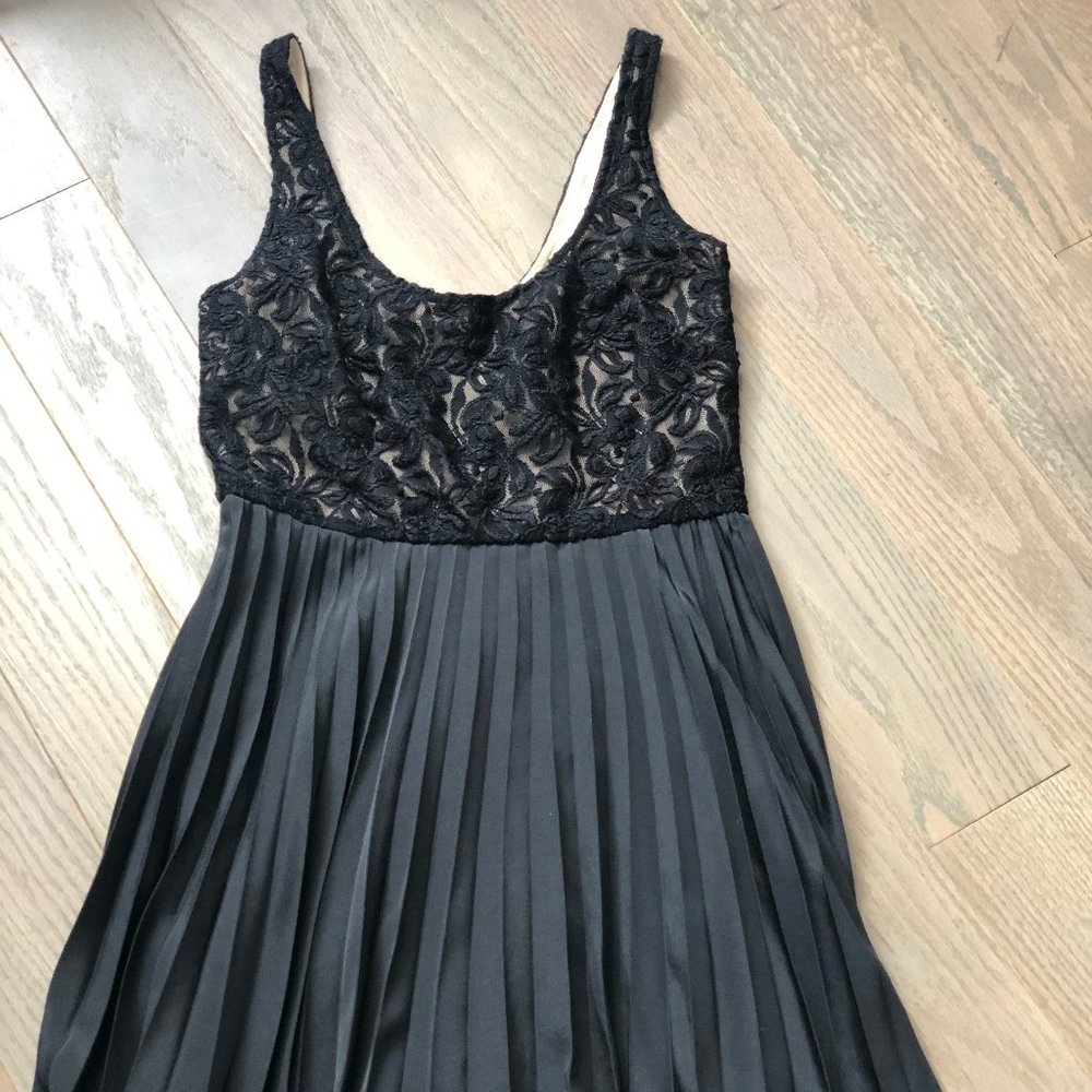 Bebe lace pleated mini dress